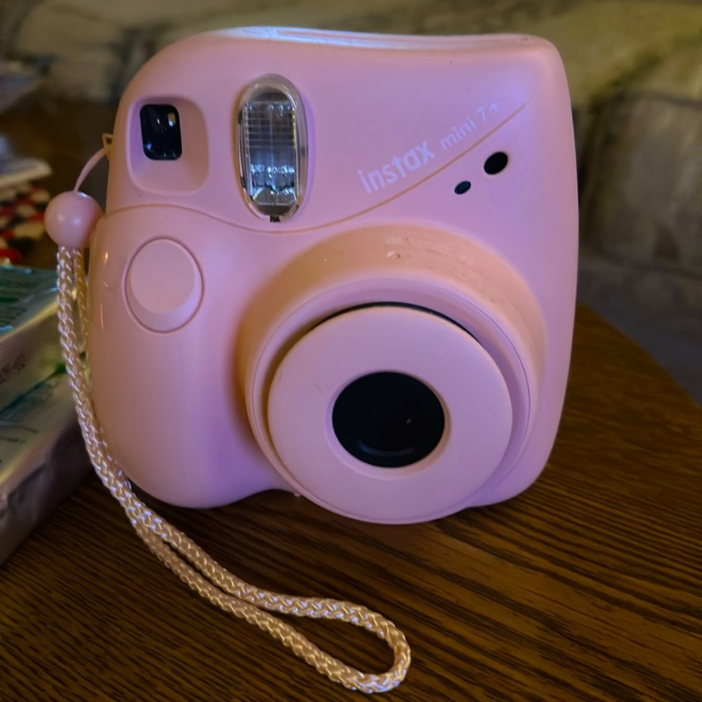 Pink instamax mini 7 with 3 packs of film never opened